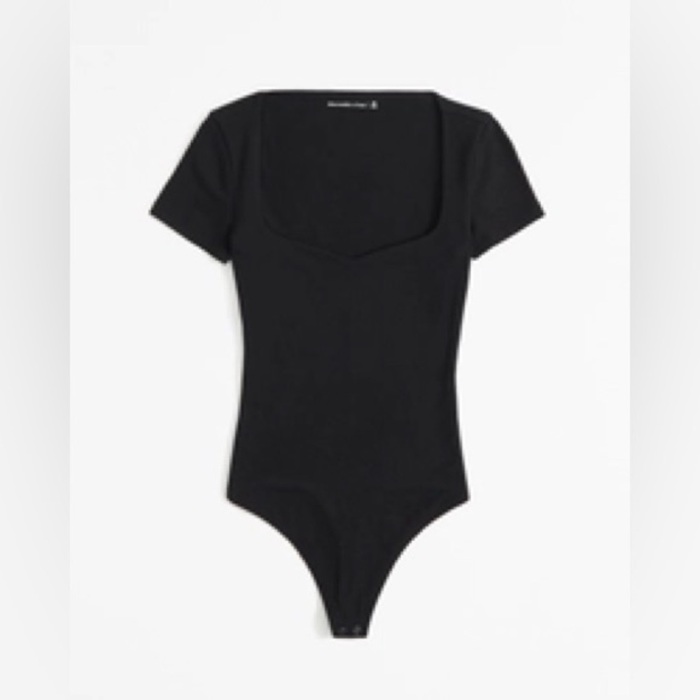 A&F Short-Sleeve Cotton-Blend Seamless Fabric Sweetheart Bodysuit in Black